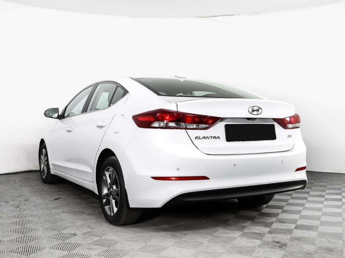 Hyundai Elantra с пробегом — 2017 год. Фото: #6