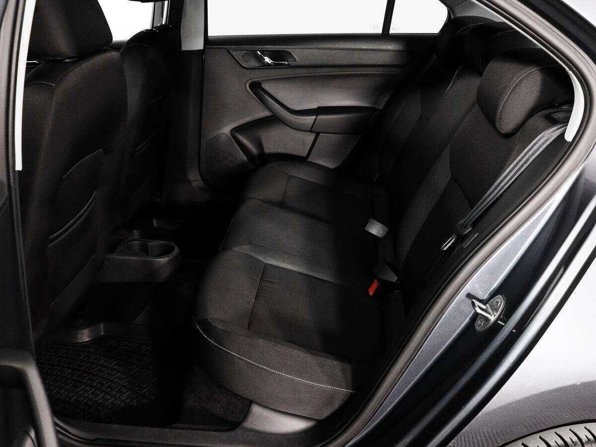 Skoda Rapid с пробегом — 2014 год. Фото: #7