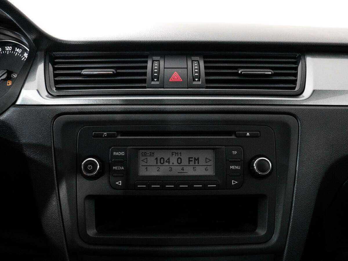 Skoda Rapid с пробегом — 2014 год. Фото: #12