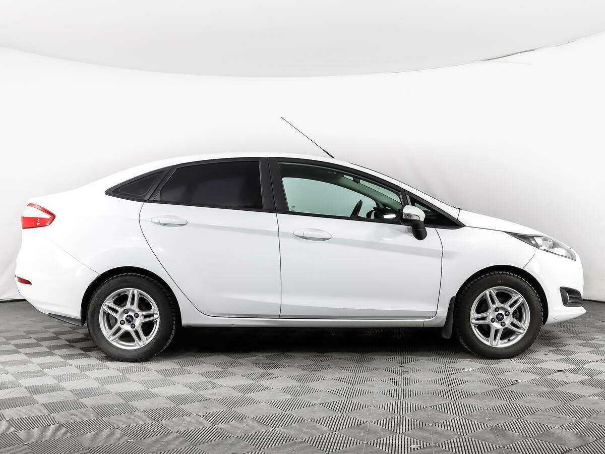 Ford Fiesta с пробегом — 2015 год. Фото: #3