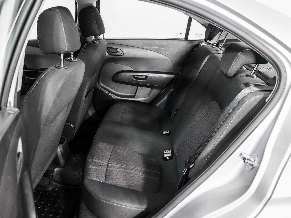 Chevrolet Aveo с пробегом — 2013 год. Фото: #9