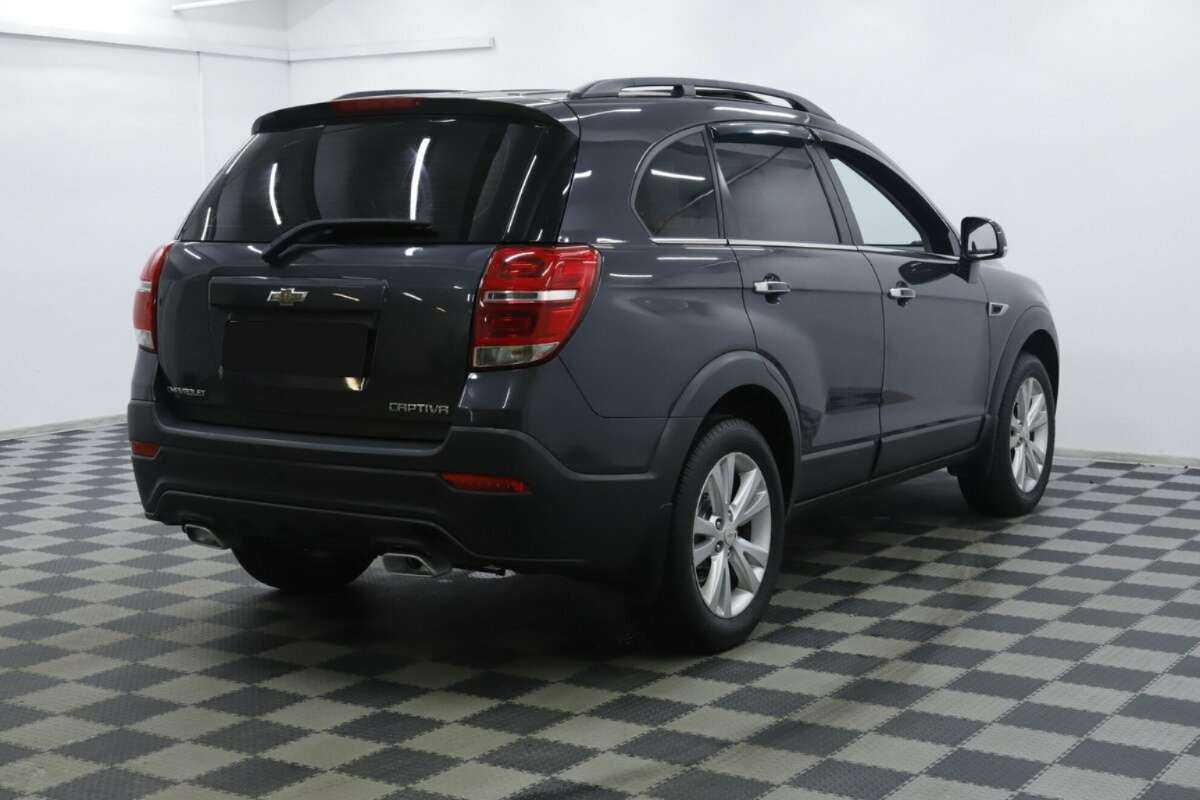Chevrolet Captiva с пробегом — 2015 год. Фото: #3