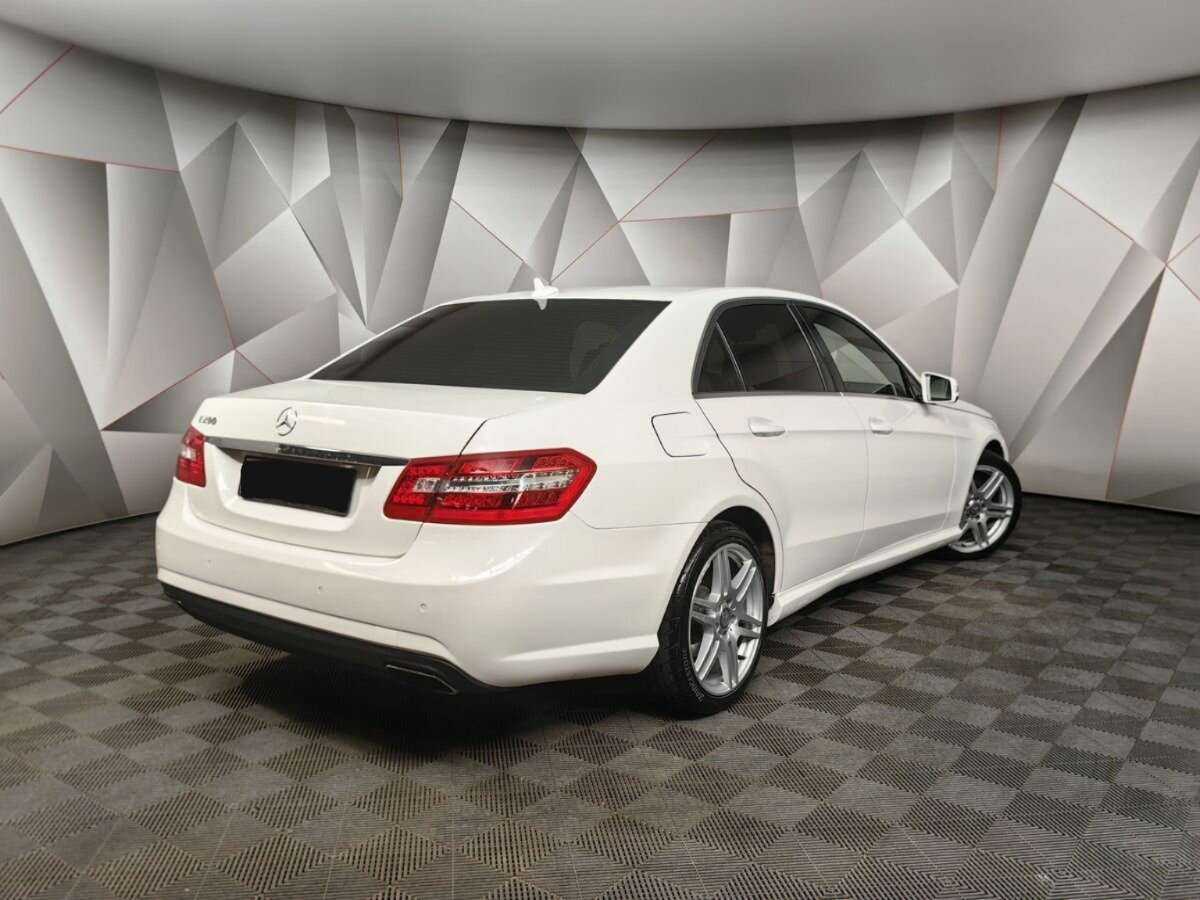 Mercedes-Benz E-Класс с пробегом — 2013 год. Фото: #1