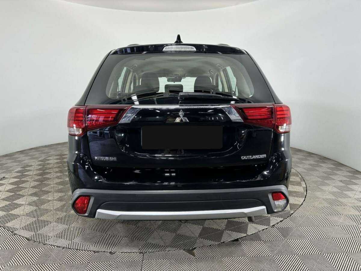 Mitsubishi Outlander с пробегом — 2017 год. Фото: #2