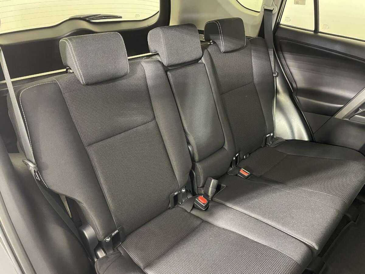 Toyota RAV4 с пробегом — 2018 год. Фото: #14
