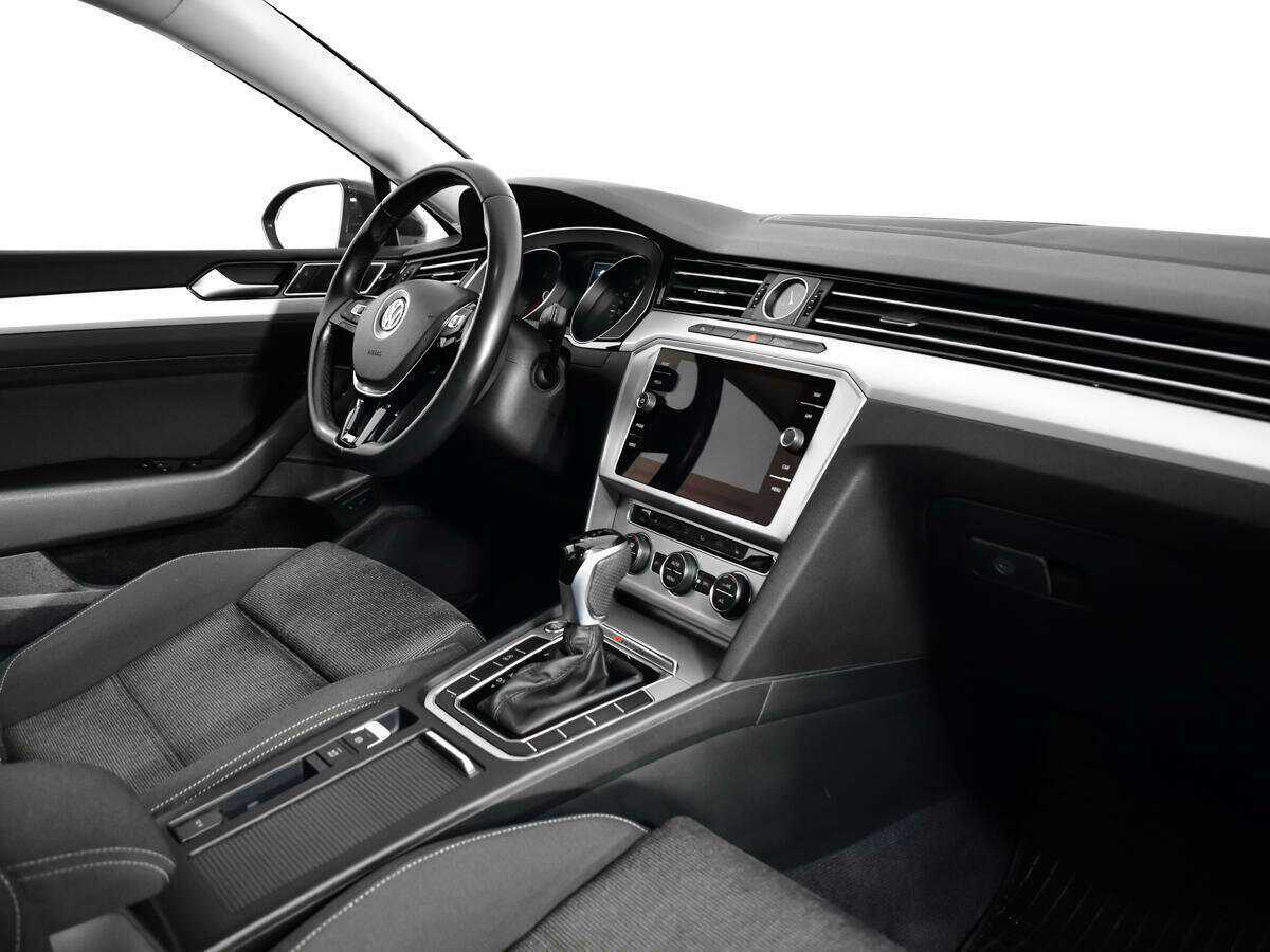 Volkswagen Passat с пробегом — 2018 год. Фото: #8