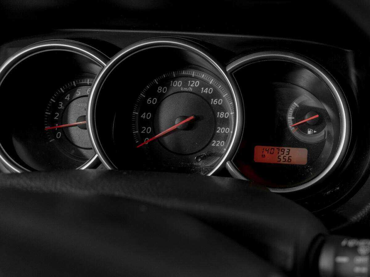 Nissan Tiida с пробегом — 2013 год. Фото: #9