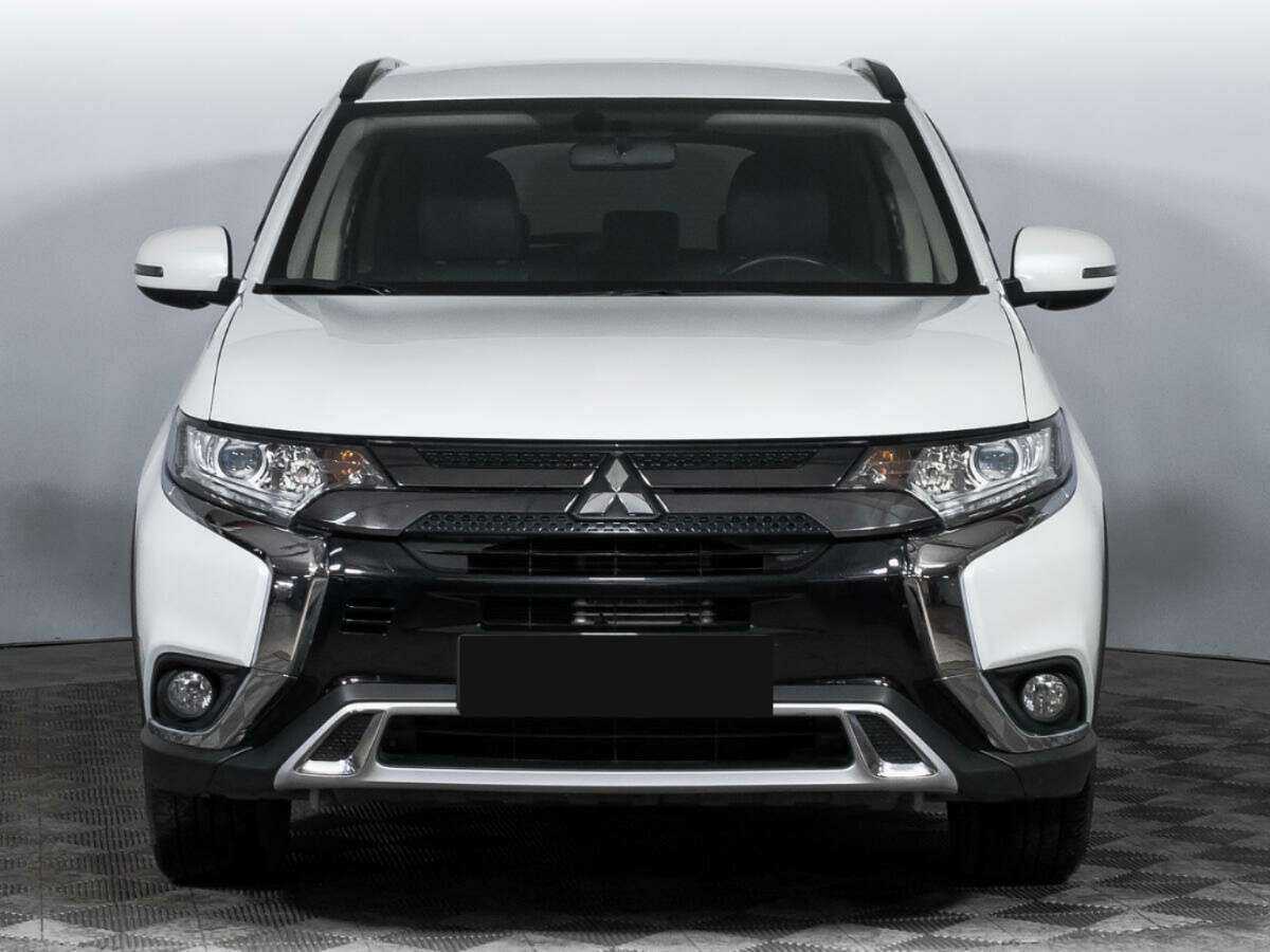 Mitsubishi Outlander с пробегом — 2021 год. Фото: #1