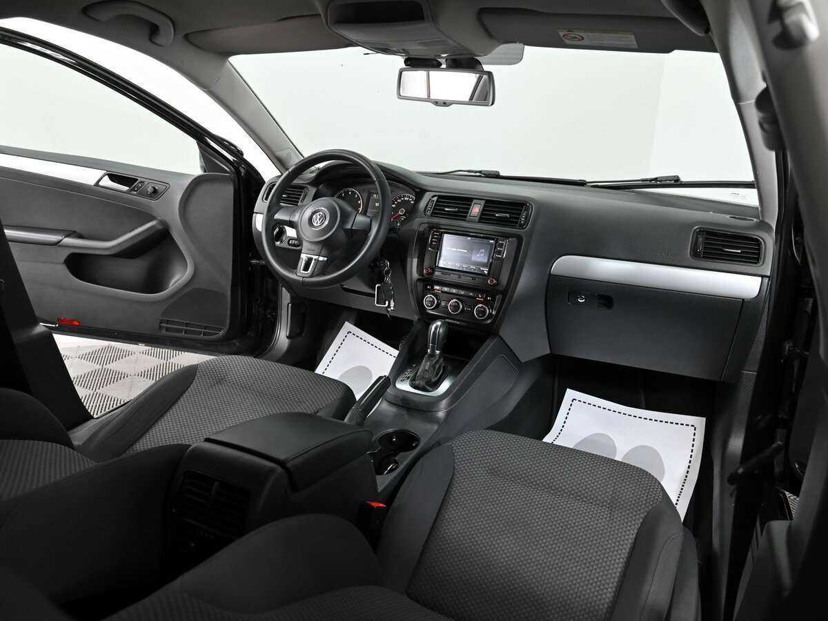 Volkswagen Jetta с пробегом — 2012 год. Фото: #4