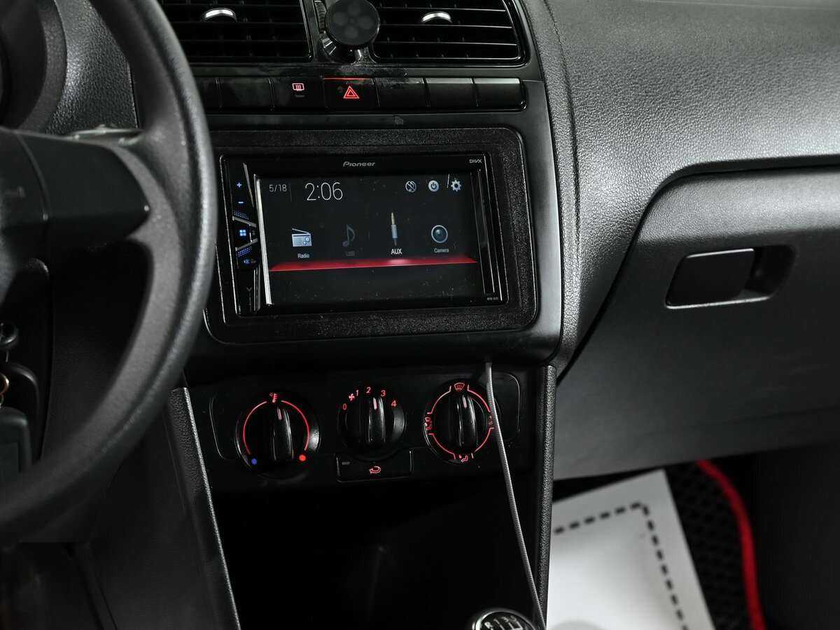 Volkswagen Polo с пробегом — 2012 год. Фото: #6