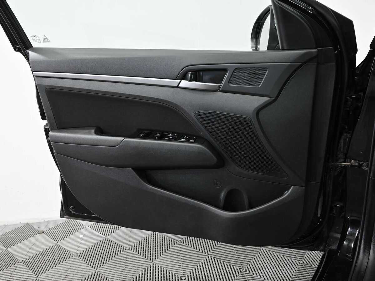 Hyundai Elantra с пробегом — 2017 год. Фото: #7