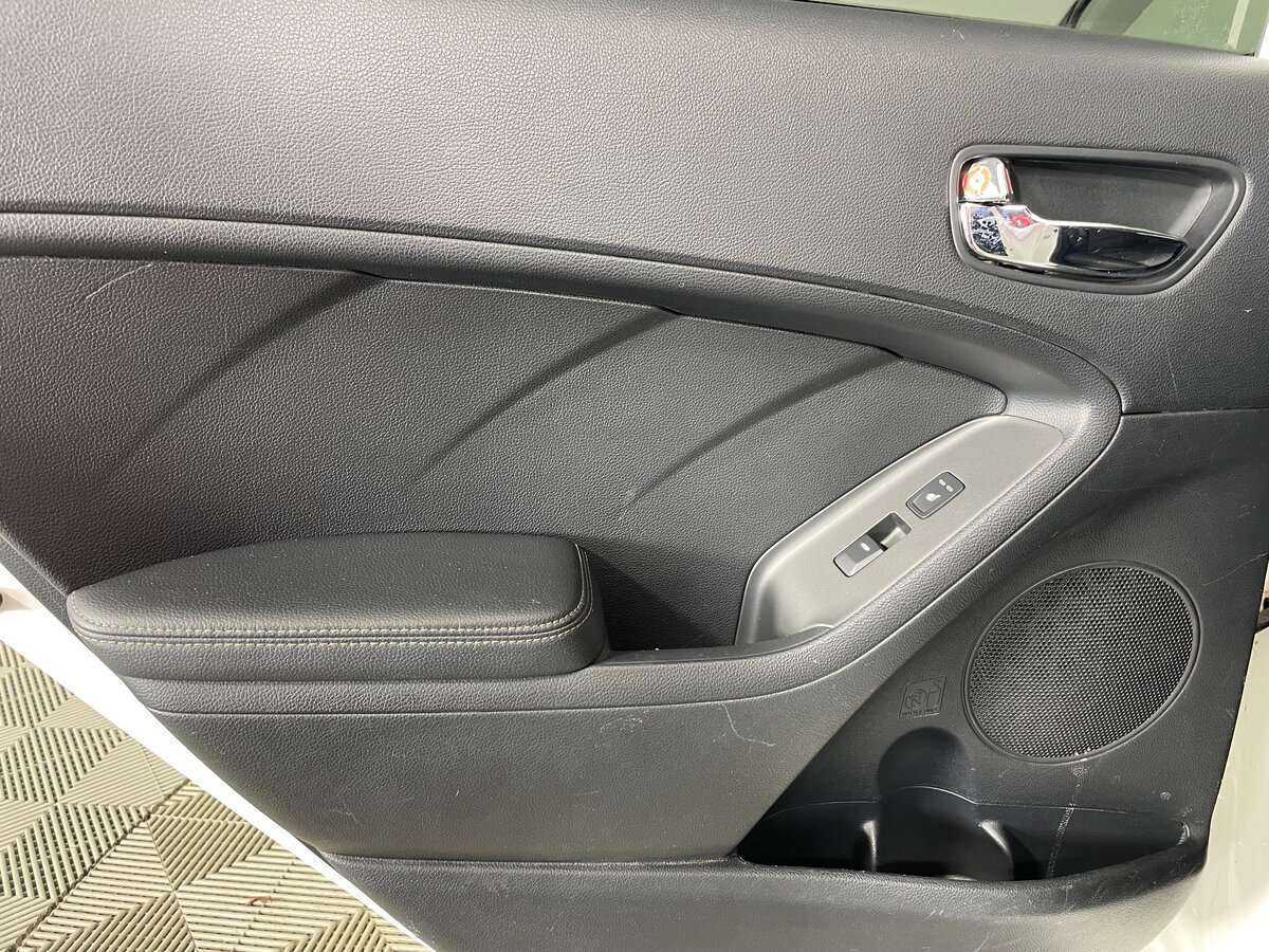 Kia Cerato с пробегом — 2014 год. Фото: #15