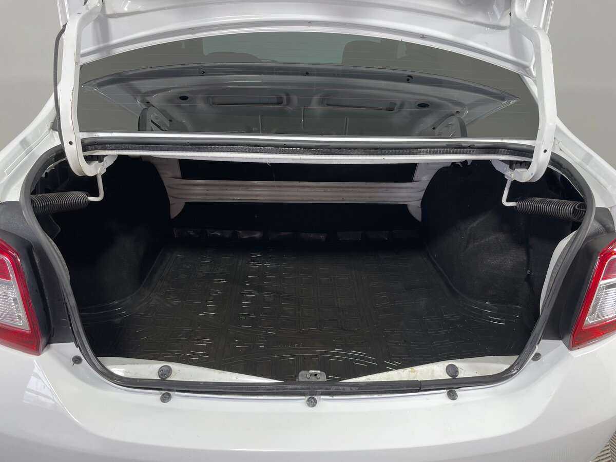 Renault Logan с пробегом — 2014 год. Фото: #9