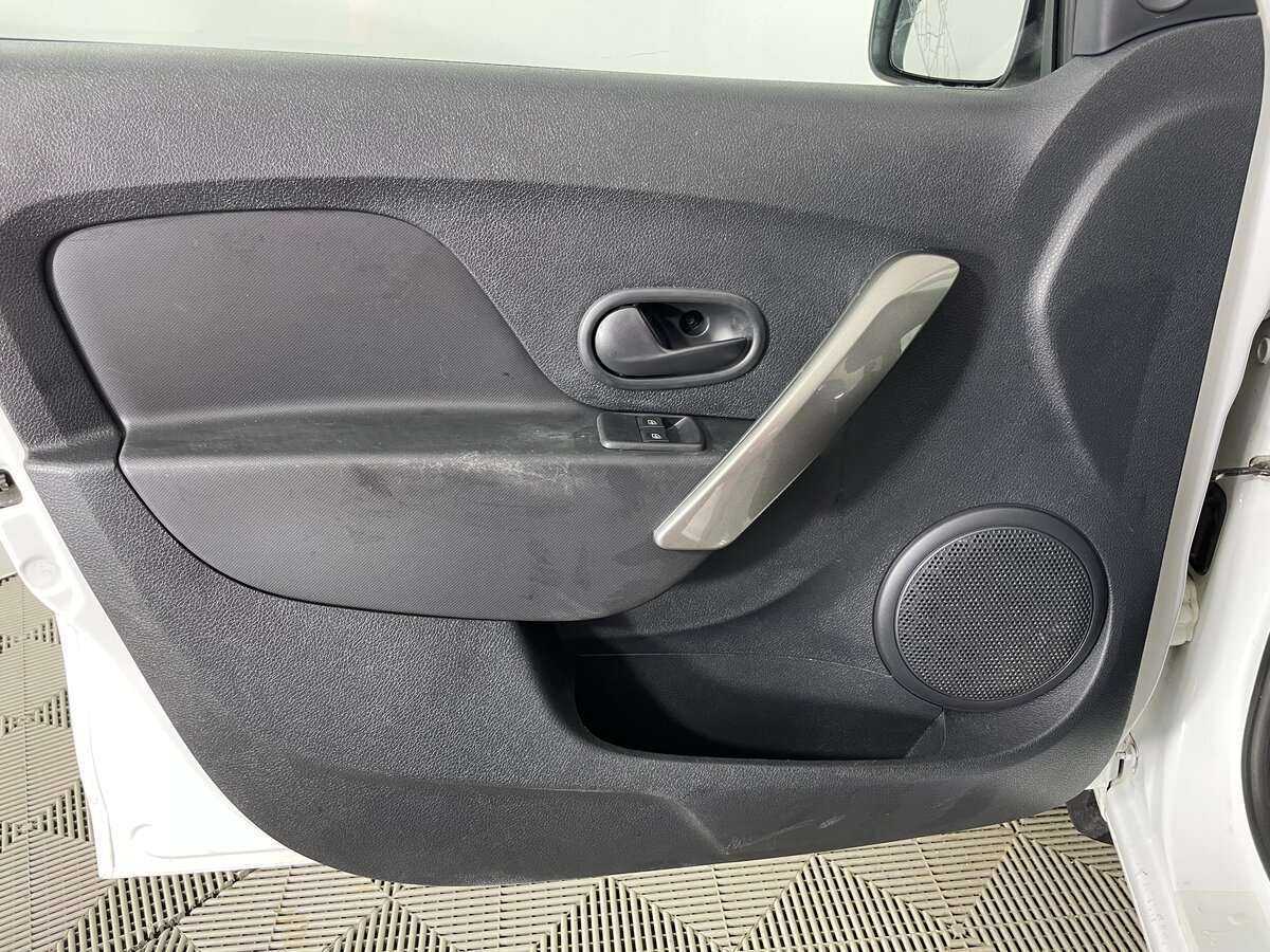 Renault Logan с пробегом — 2014 год. Фото: #19