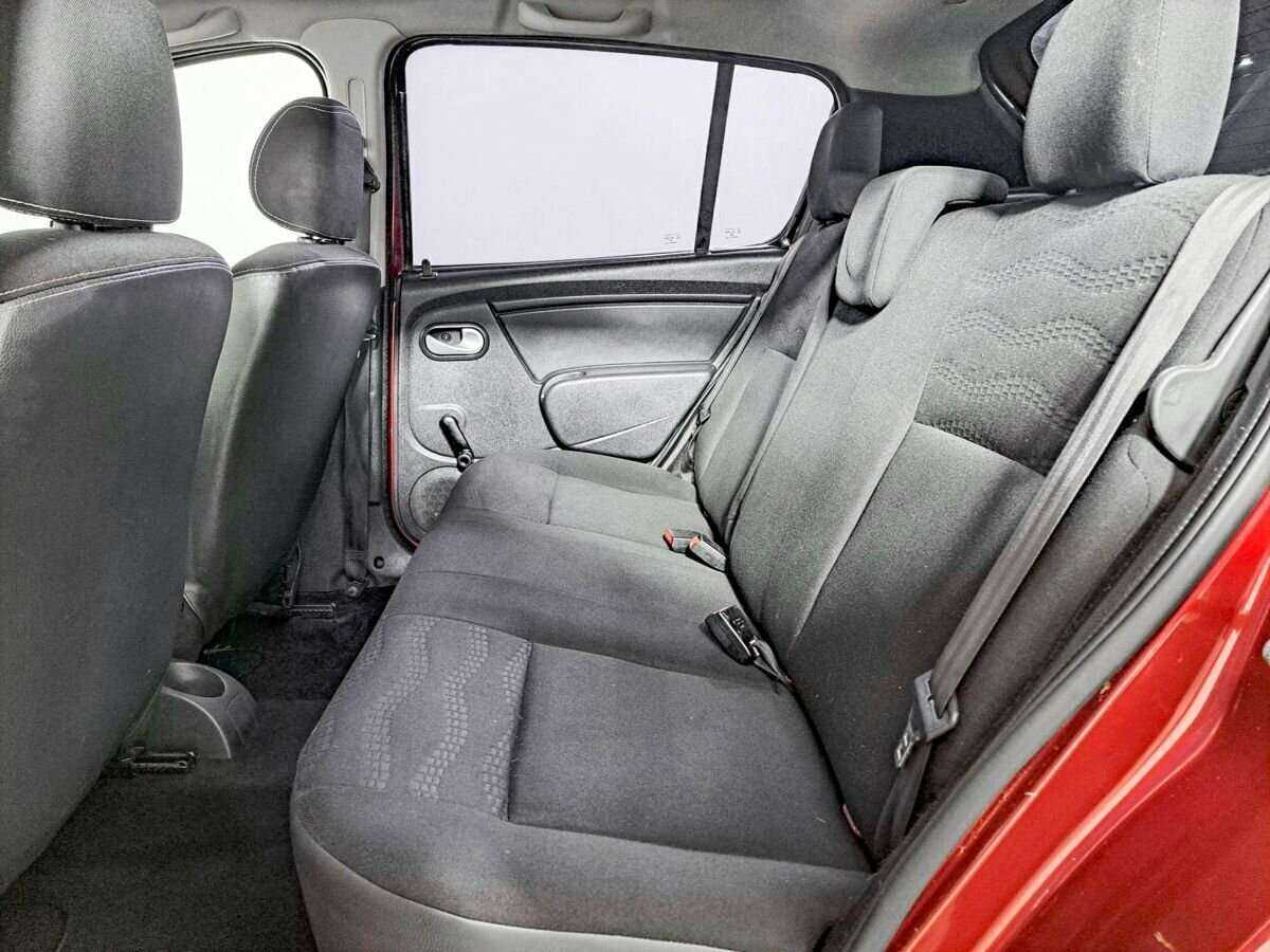 Renault Sandero с пробегом — 2012 год. Фото: #9