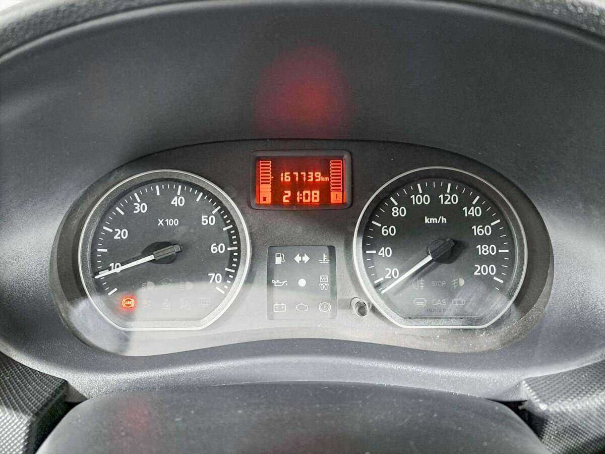 Renault Sandero с пробегом — 2012 год. Фото: #10