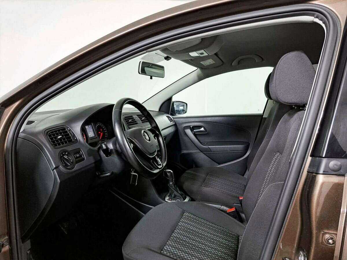 Volkswagen Polo с пробегом — 2016 год. Фото: #13