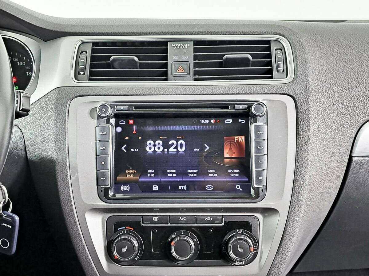 Volkswagen Jetta с пробегом — 2018 год. Фото: #11