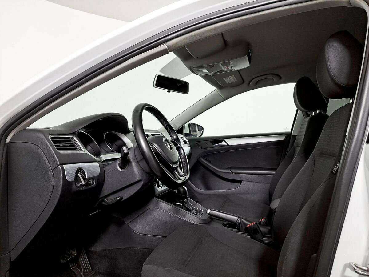 Volkswagen Jetta с пробегом — 2018 год. Фото: #12