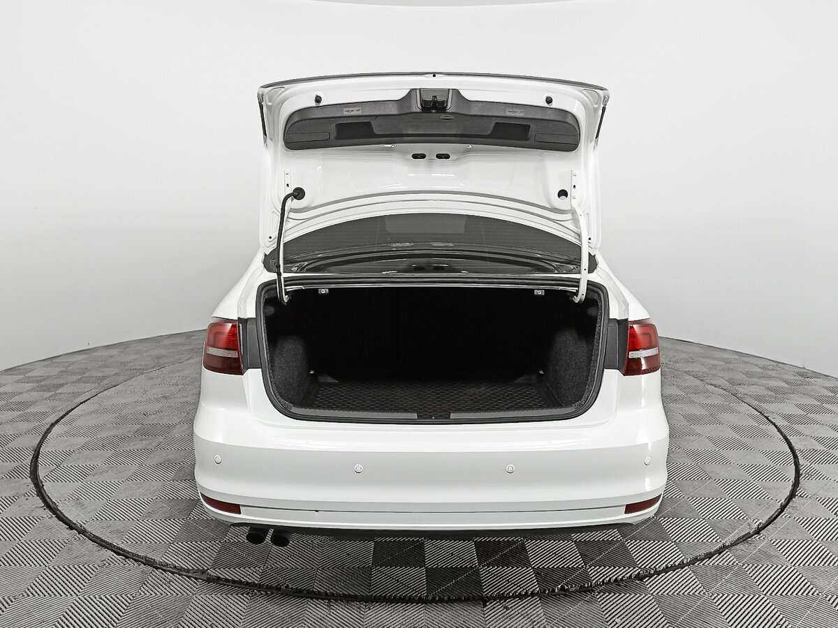 Volkswagen Jetta с пробегом — 2016 год. Фото: #9