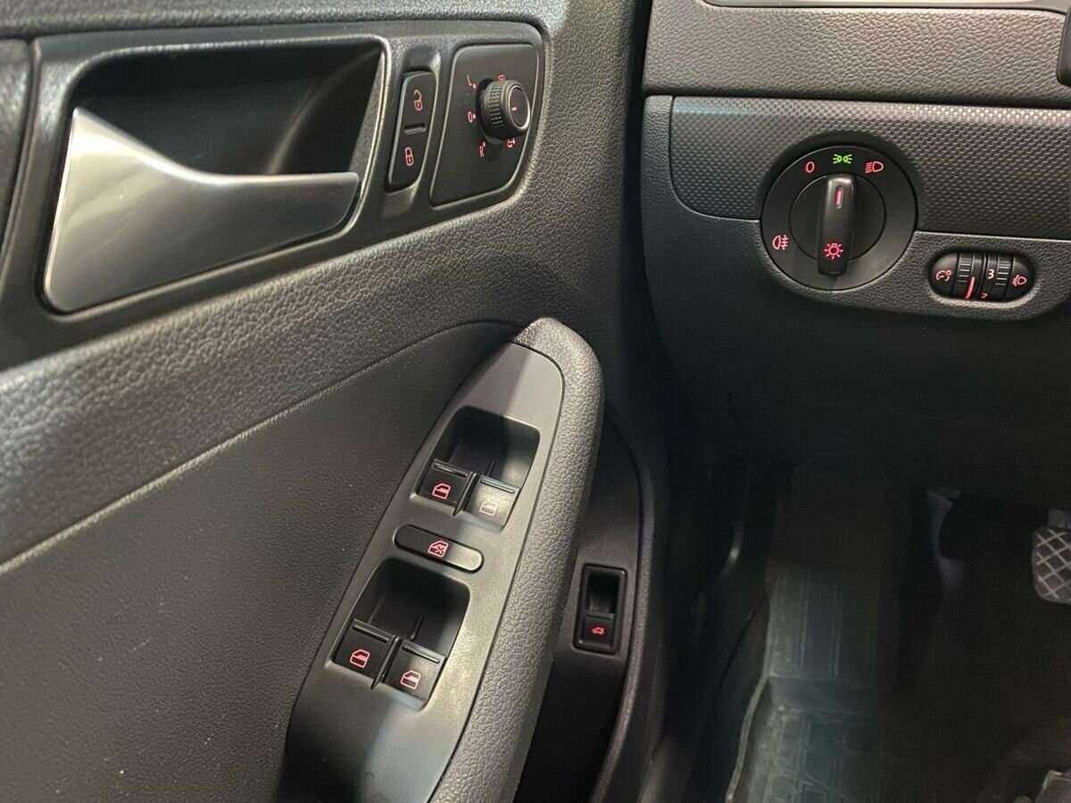 Volkswagen Jetta с пробегом — 2014 год. Фото: #13