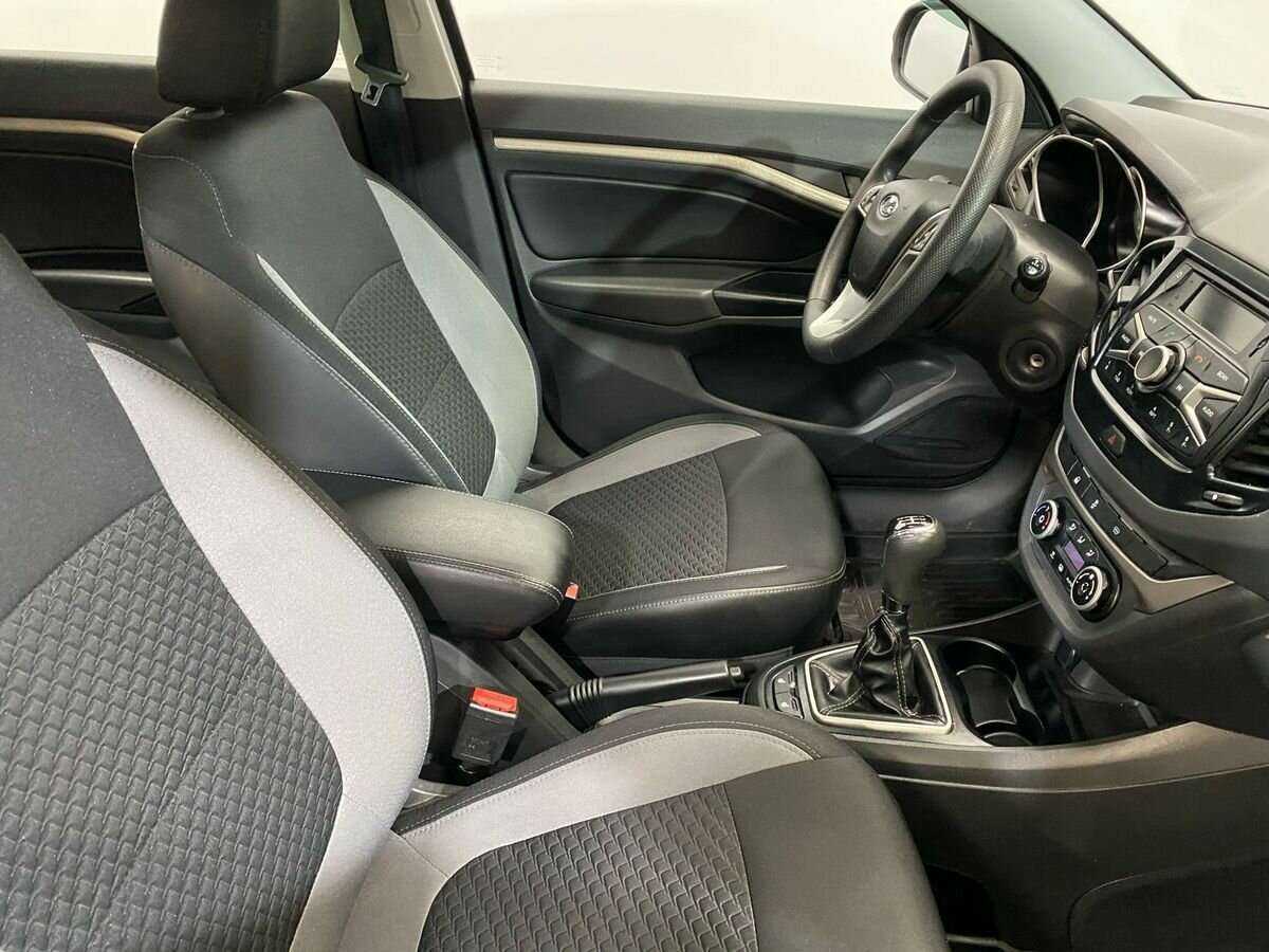 Lada (ВАЗ) Vesta с пробегом — 2019 год. Фото: #9