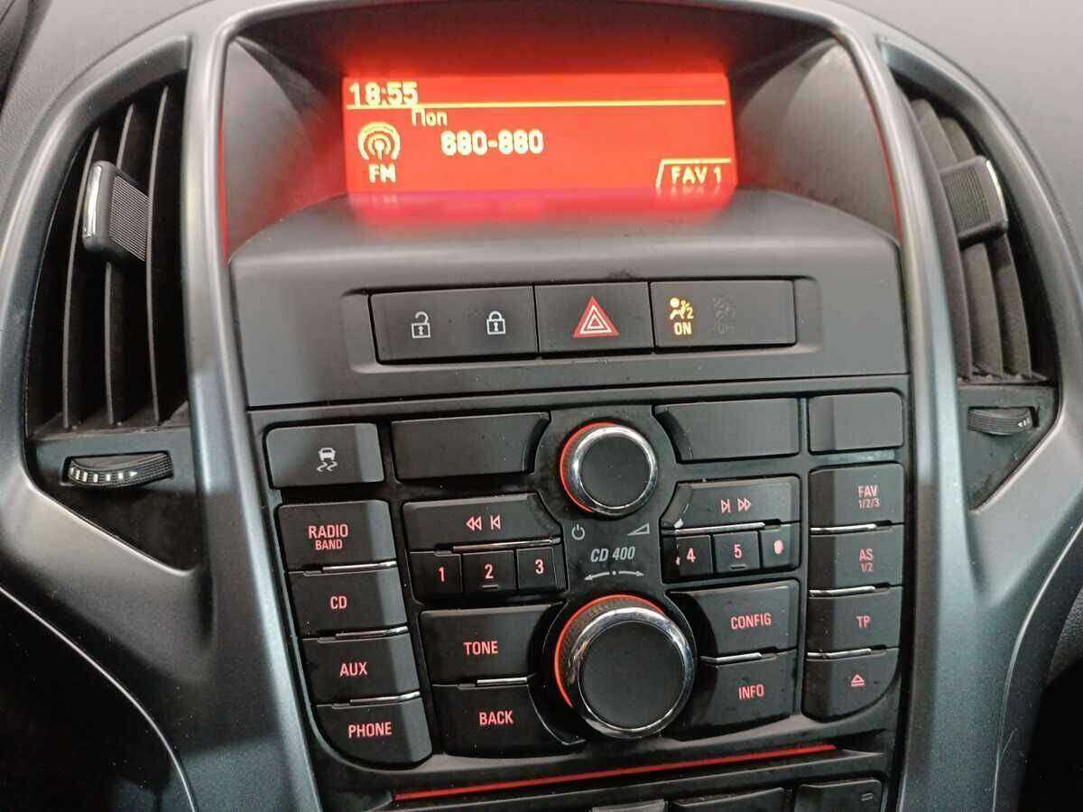 Opel Astra с пробегом — 2012 год. Фото: #14