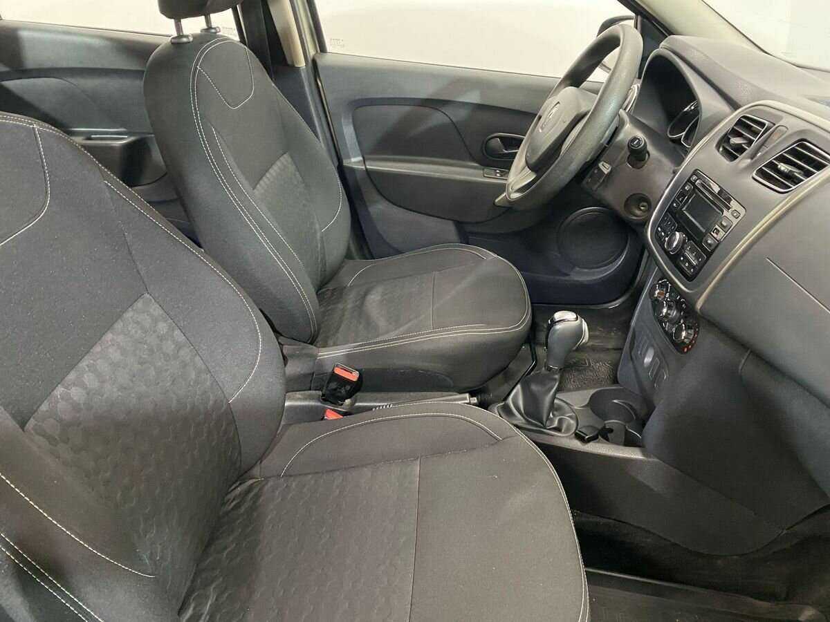 Renault Logan с пробегом — 2016 год. Фото: #9