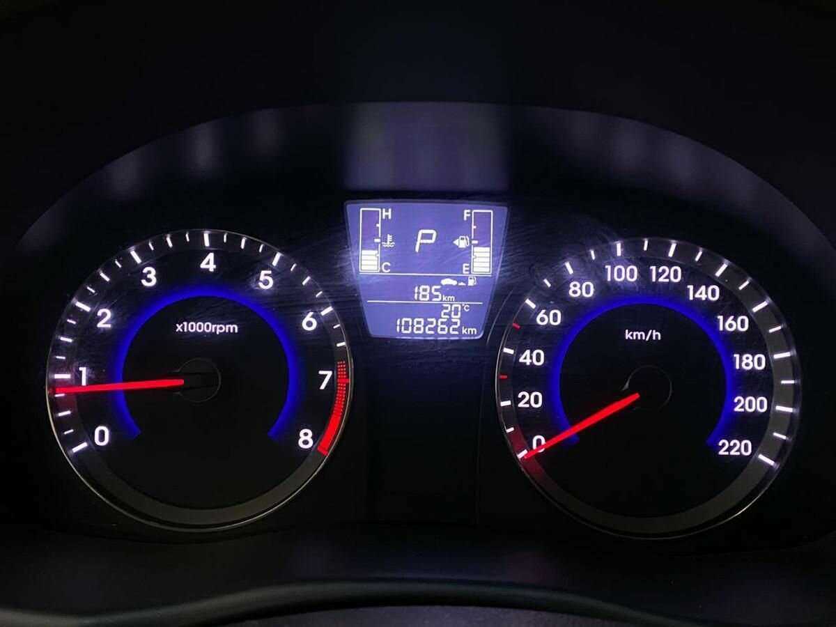 Hyundai Solaris с пробегом — 2015 год. Фото: #12