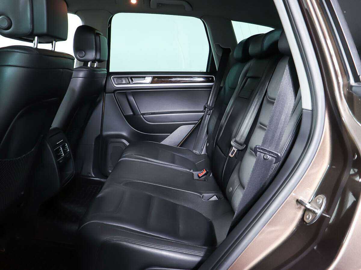 Volkswagen Touareg с пробегом — 2013 год. Фото: #9