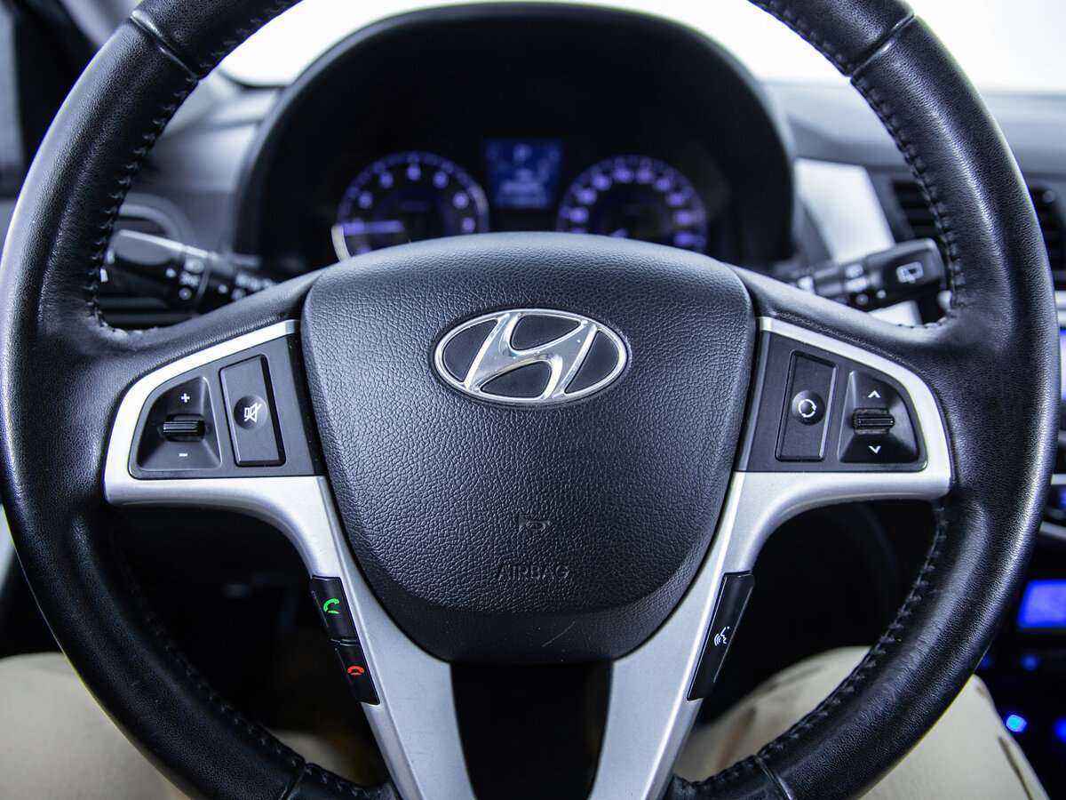 Hyundai Solaris с пробегом — 2012 год. Фото: #13