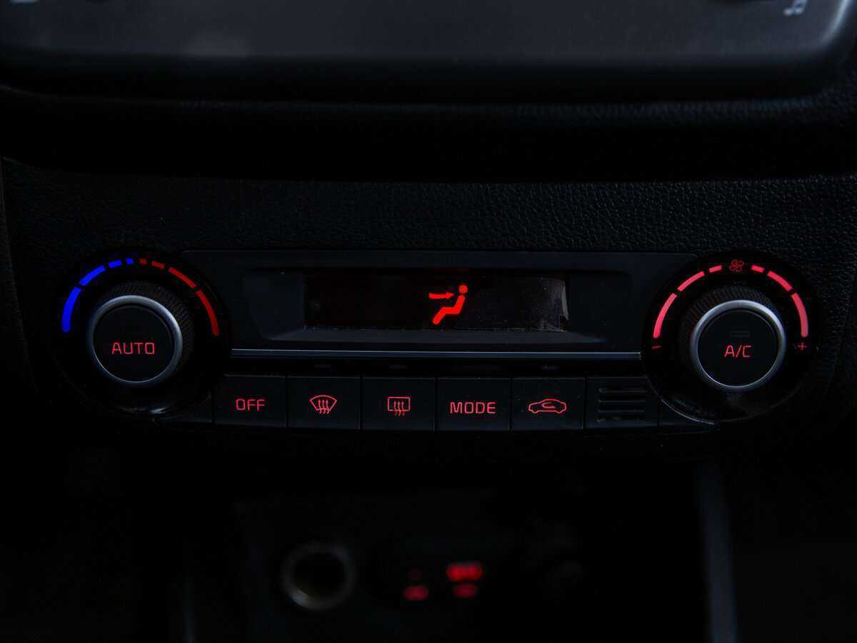 Kia Rio с пробегом — 2017 год. Фото: #17