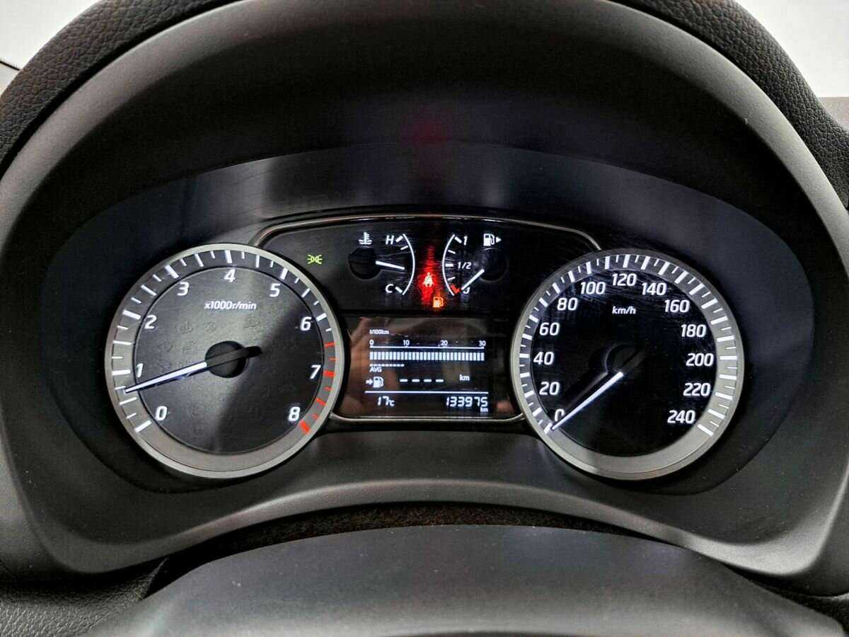 Nissan Tiida с пробегом — 2015 год. Фото: #10