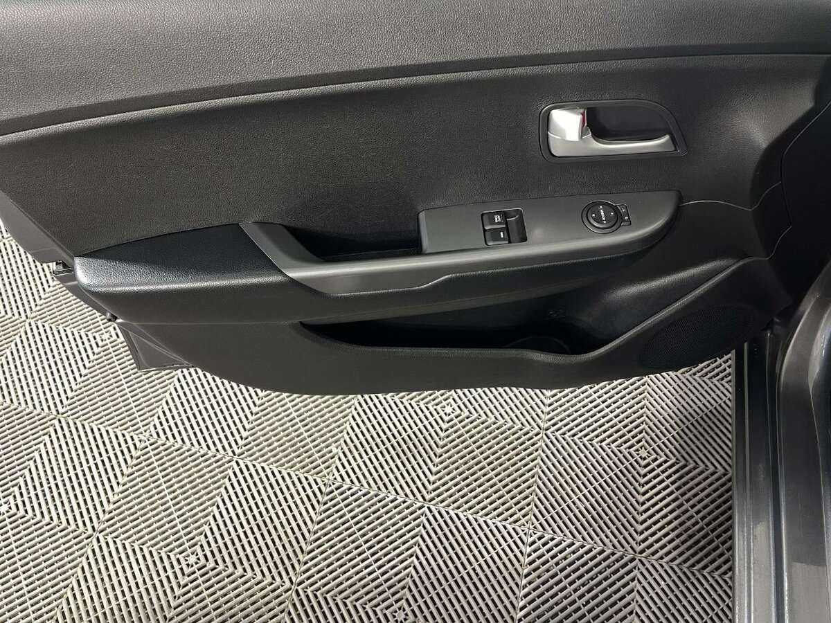 Kia Rio с пробегом — 2015 год. Фото: #7