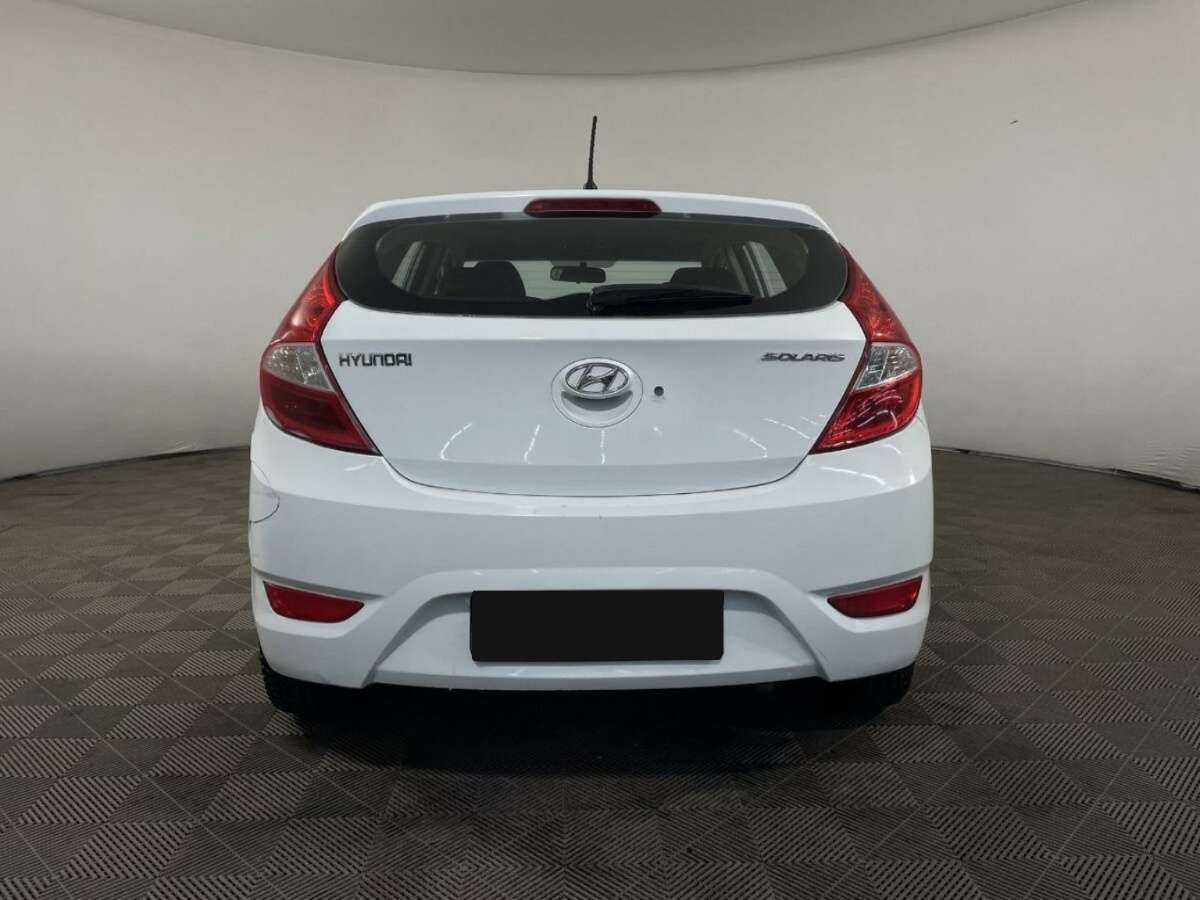 Hyundai Solaris с пробегом — 2012 год. Фото: #2