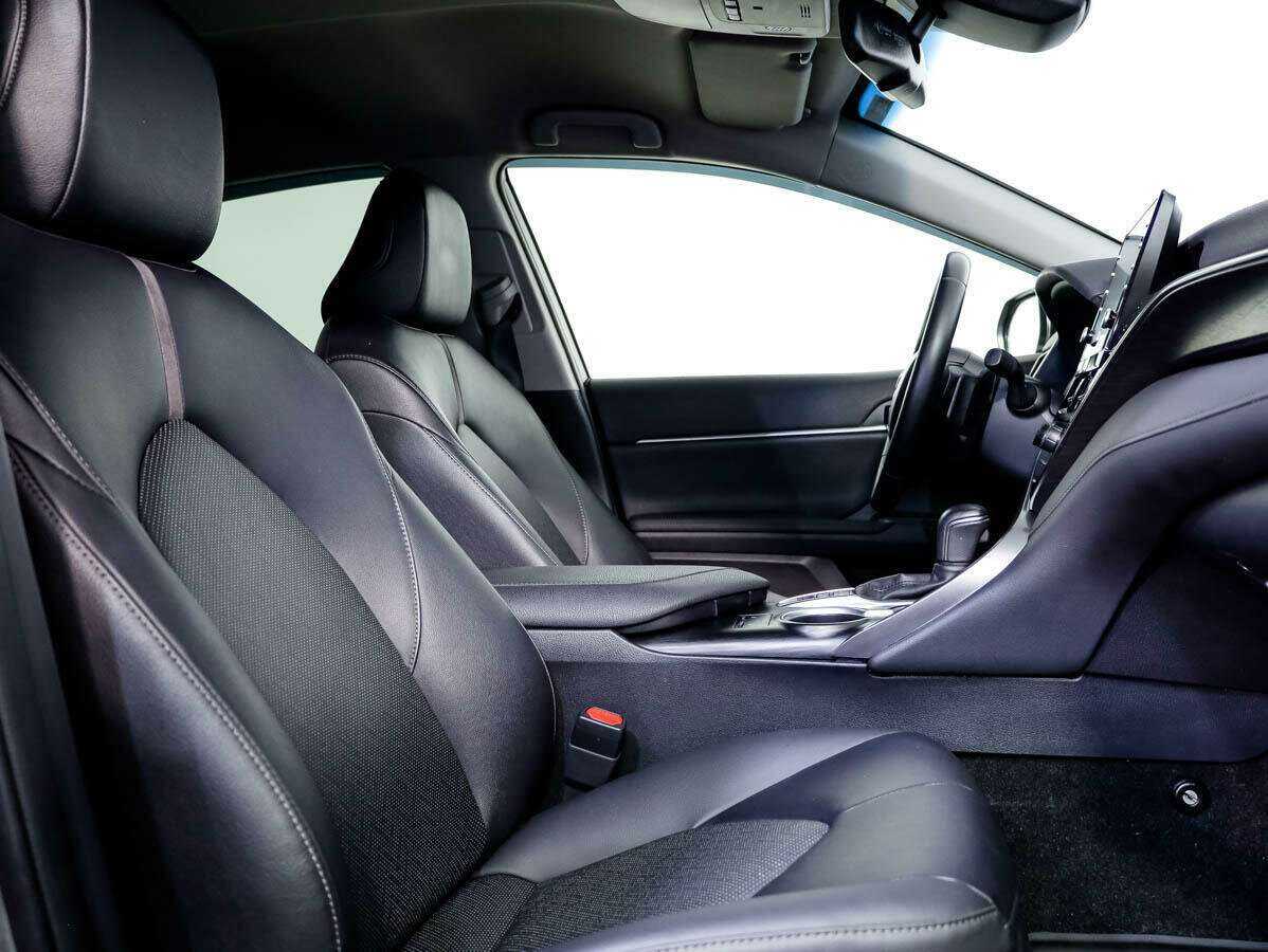 Toyota Camry с пробегом — 2021 год. Фото: #10
