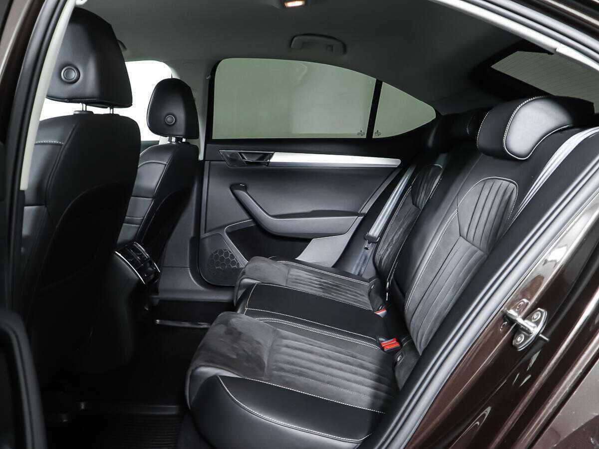 Skoda Superb с пробегом — 2021 год. Фото: #9