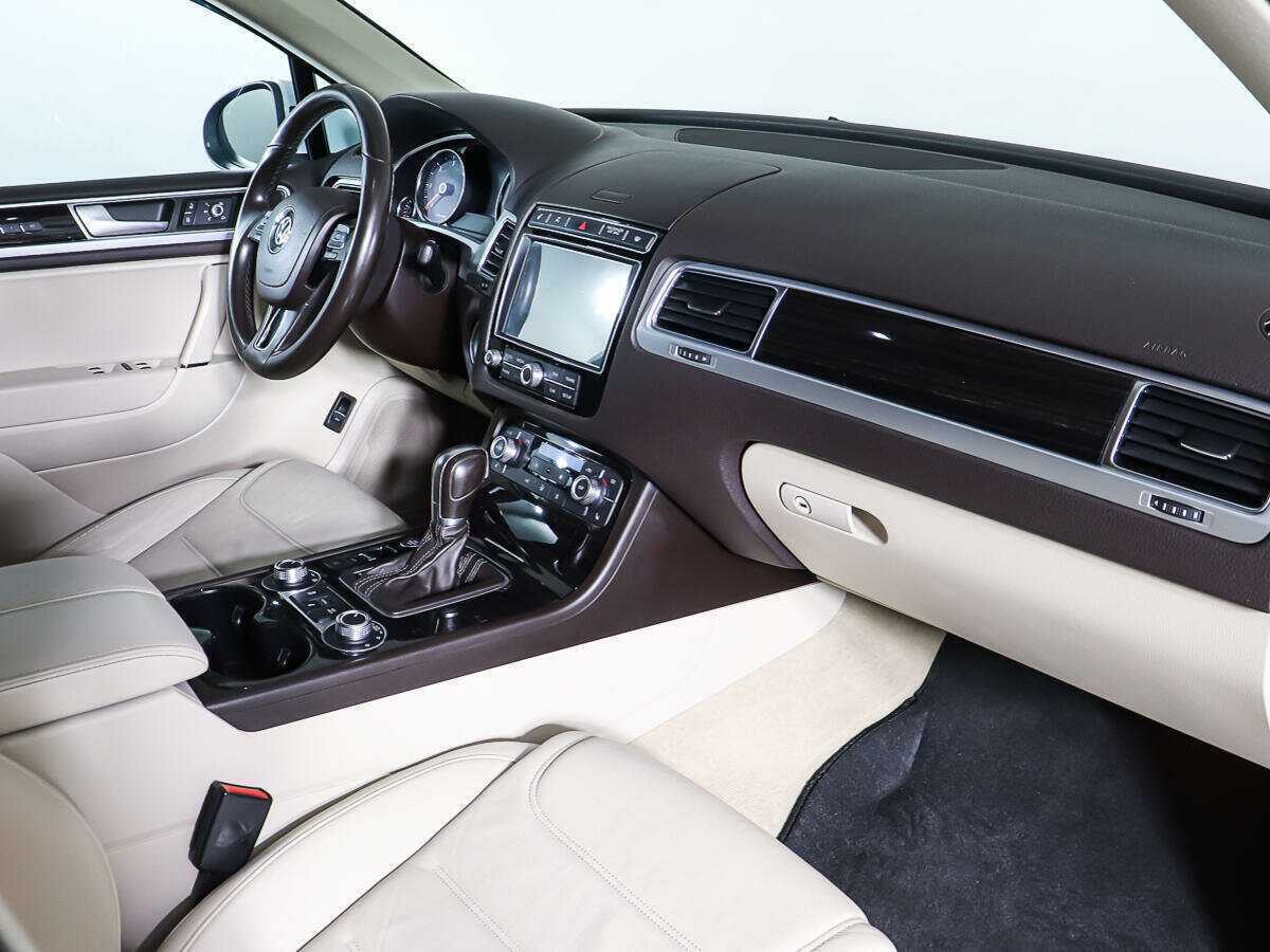 Volkswagen Touareg с пробегом — 2014 год. Фото: #8