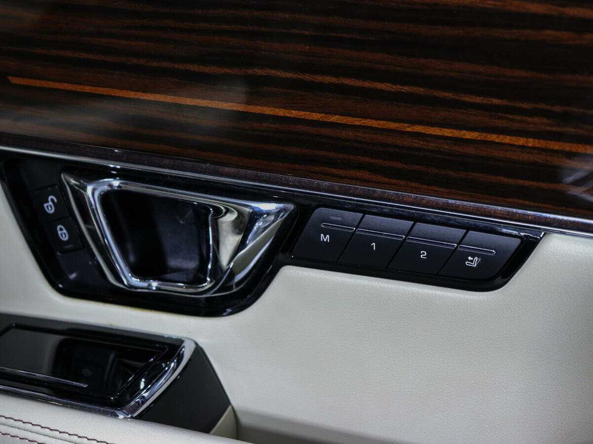 Jaguar XJ с пробегом — 2014 год. Фото: #19