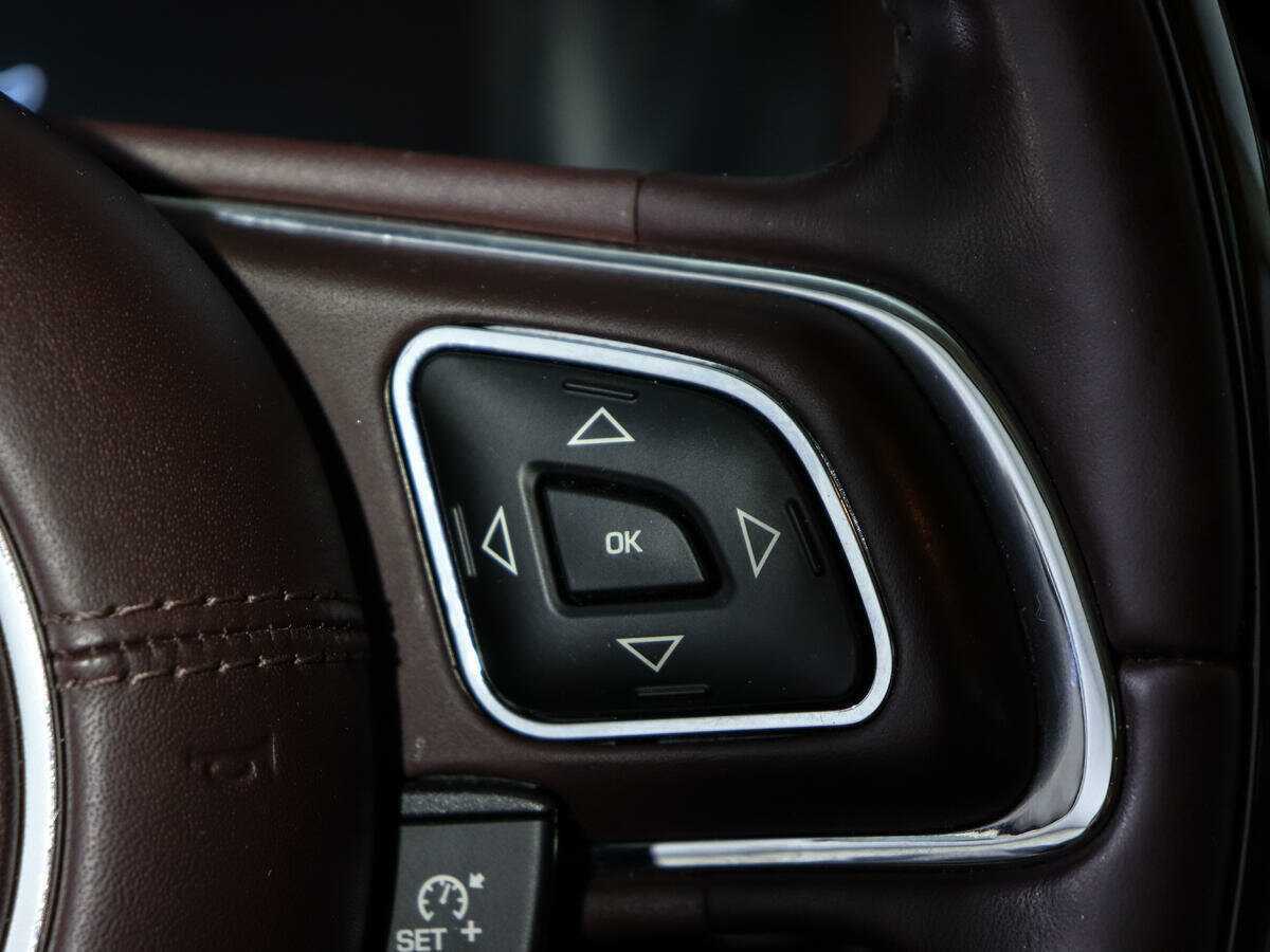 Jaguar XJ с пробегом — 2014 год. Фото: #30