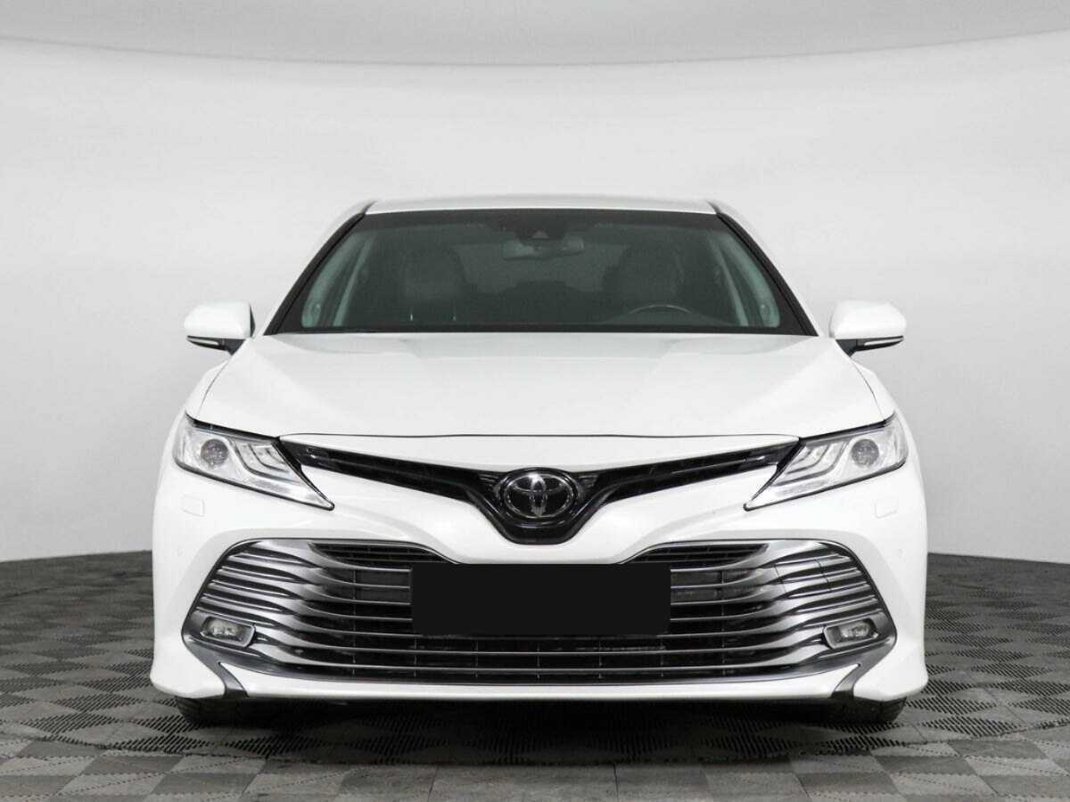 Toyota Camry с пробегом — 2020 год. Фото: #1