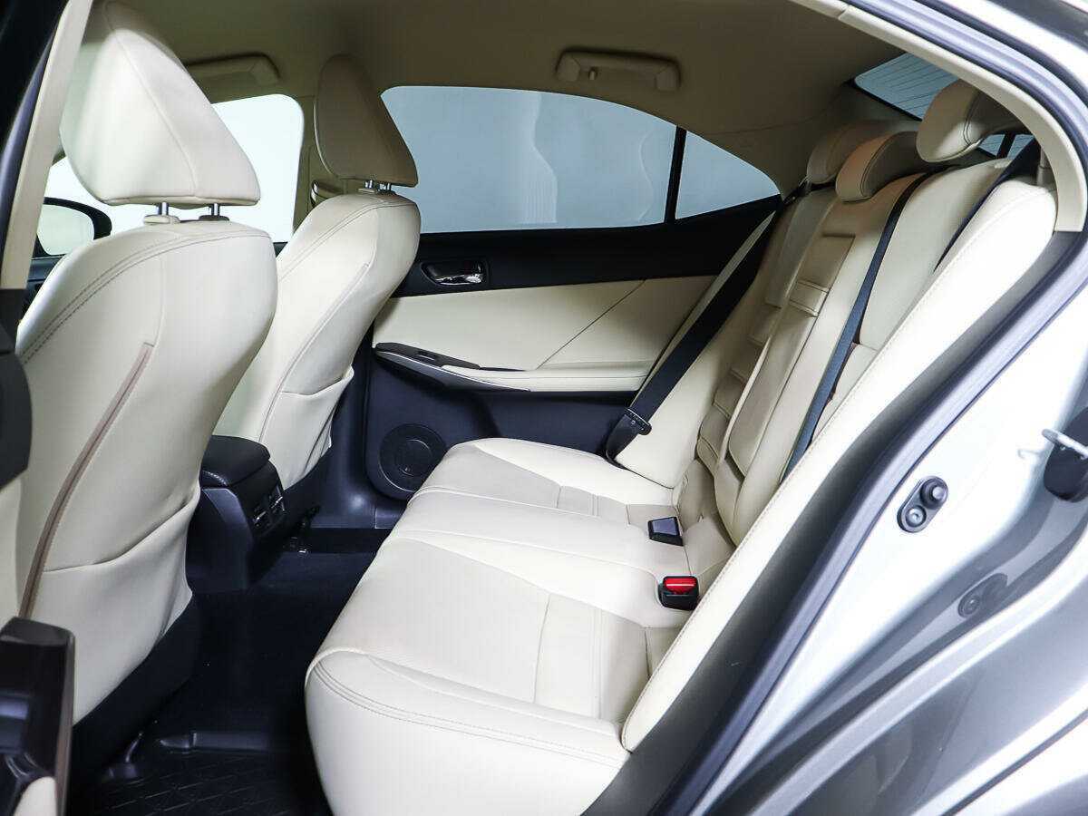 Lexus IS с пробегом — 2013 год. Фото: #9