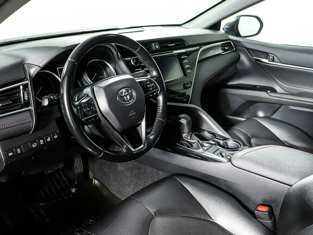 Toyota Camry с пробегом — 2020 год. Фото: #13