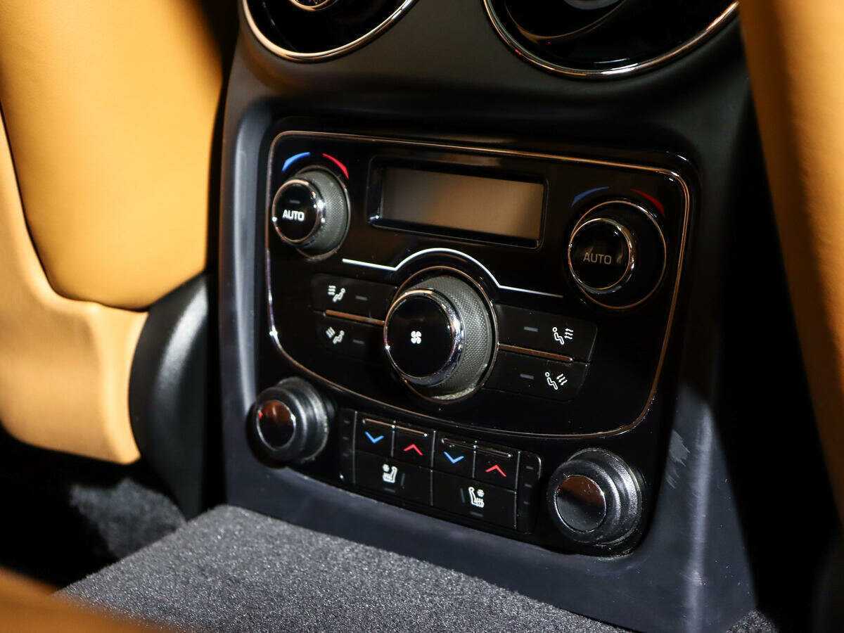 Jaguar XJ с пробегом — 2014 год. Фото: #16