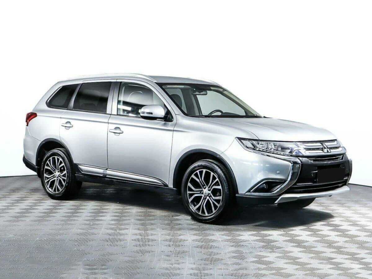 Mitsubishi Outlander с пробегом — 2016 год. Фото: #1