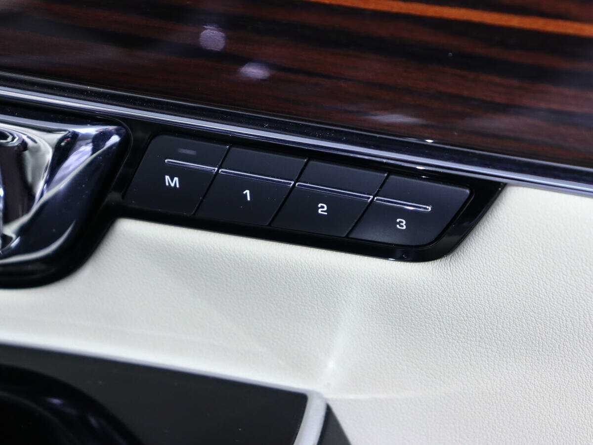 Jaguar XJ с пробегом — 2014 год. Фото: #14