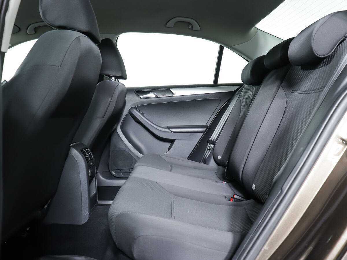 Volkswagen Jetta с пробегом — 2012 год. Фото: #8