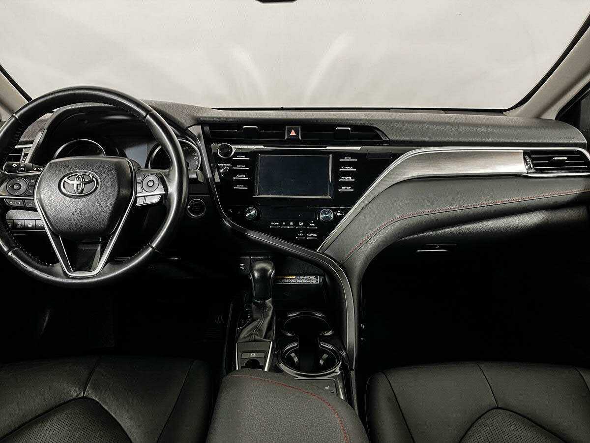 Toyota Camry с пробегом — 2020 год. Фото: #11