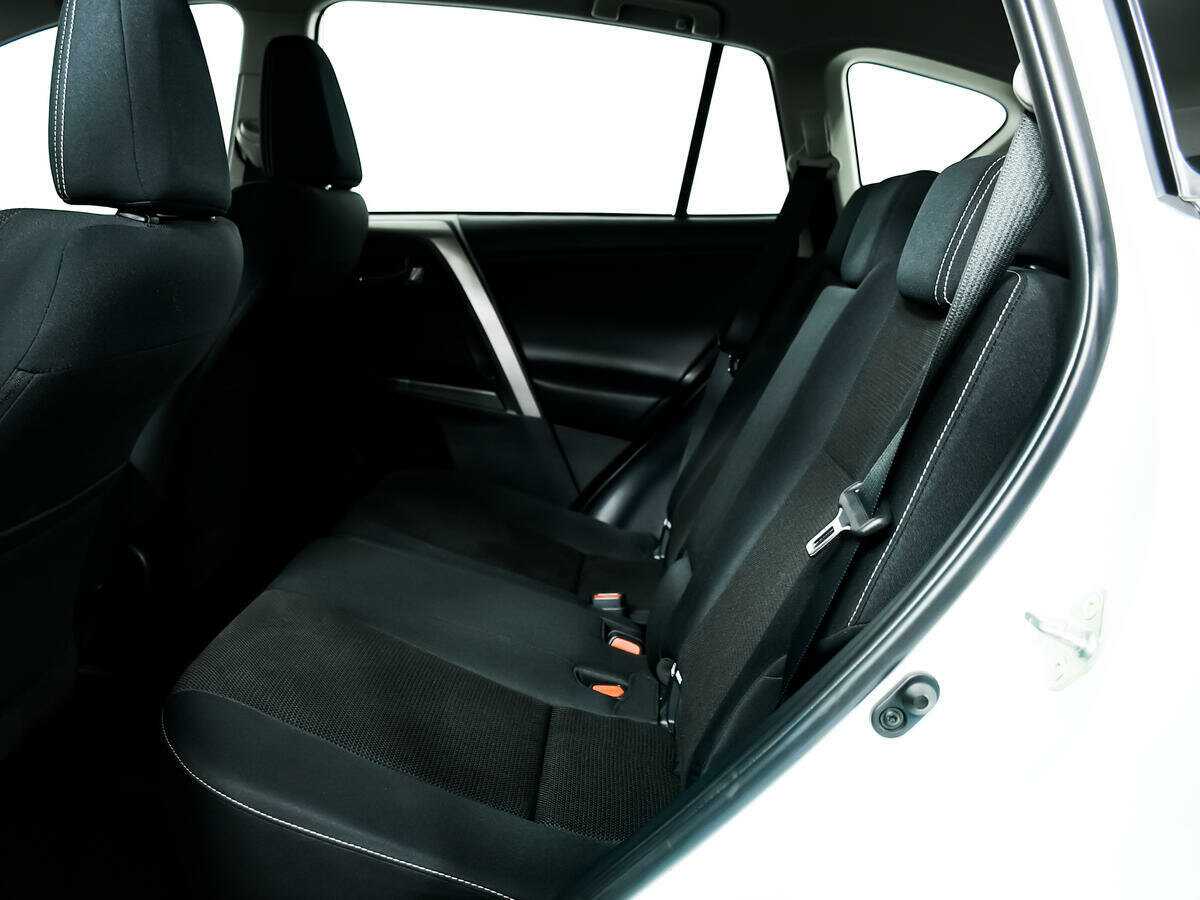 Toyota RAV4 с пробегом — 2018 год. Фото: #11