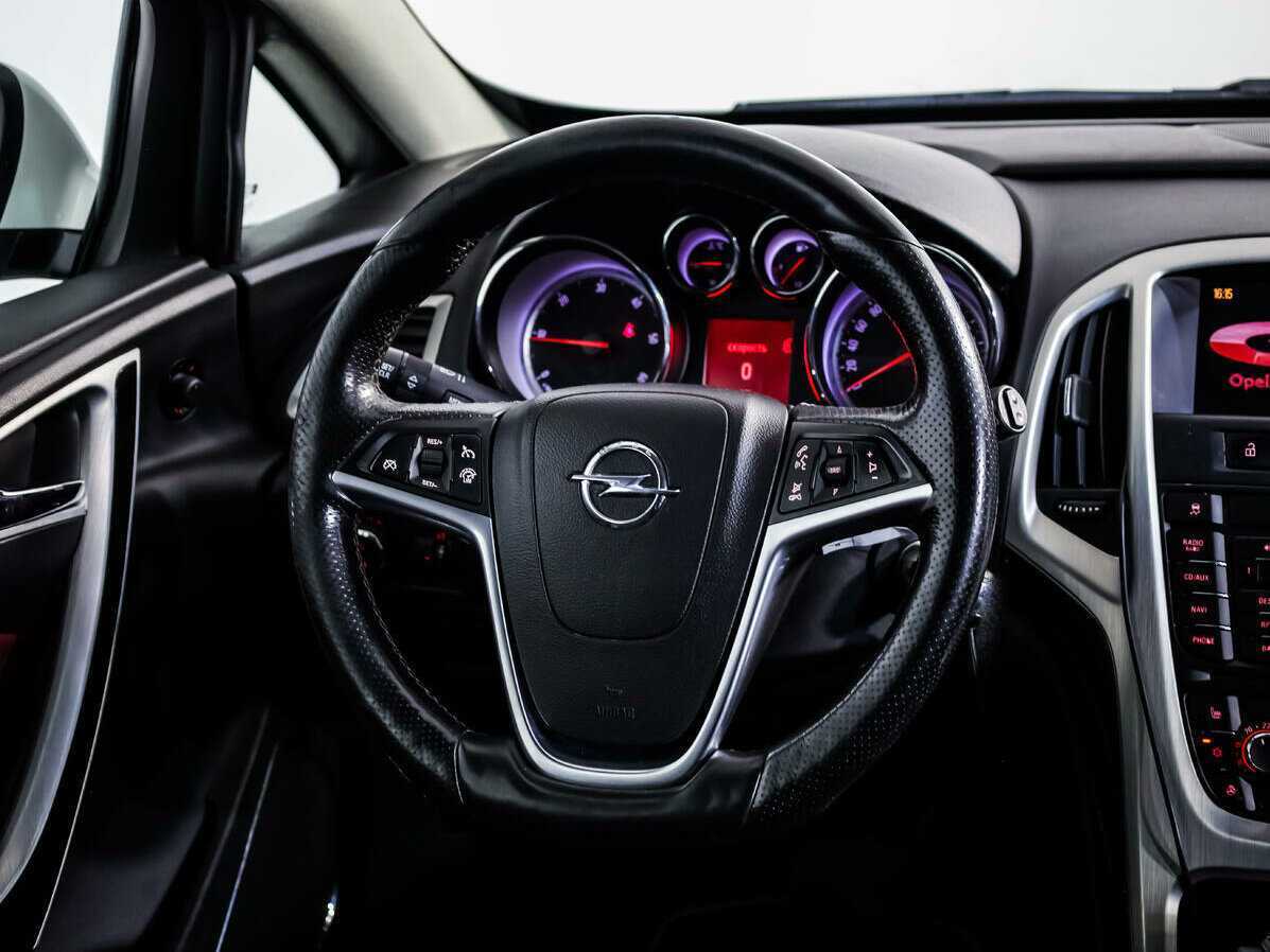 Opel Astra с пробегом — 2012 год. Фото: #9